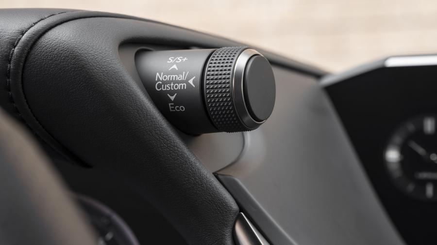 Детали интерьера Lexus ES350 F-Sport 2018 года  (NA) (фото 43 из 47)